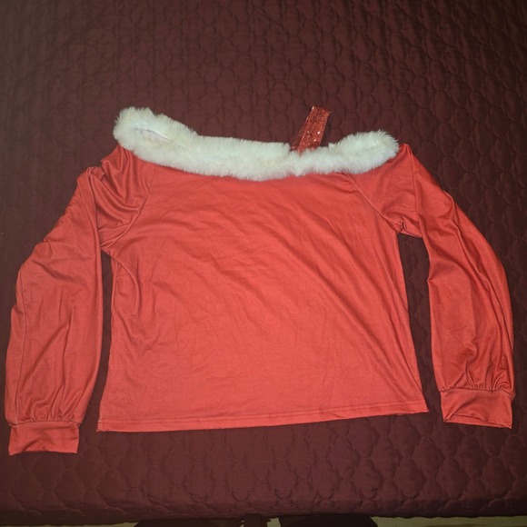 Off-the-shoulder Mrs. Claus Red shirt Faux Fur White Collar Size Large - Picture 1 of 9
